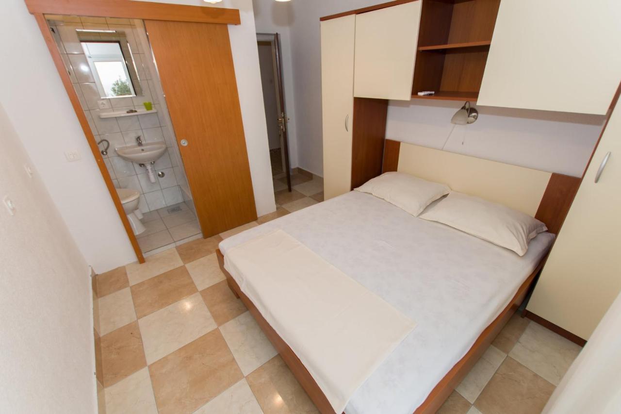 Near The Beach Apartments Jagodia Brela Ngoại thất bức ảnh
