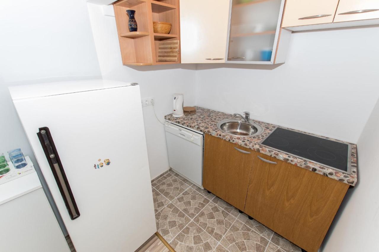 Near The Beach Apartments Jagodia Brela Ngoại thất bức ảnh
