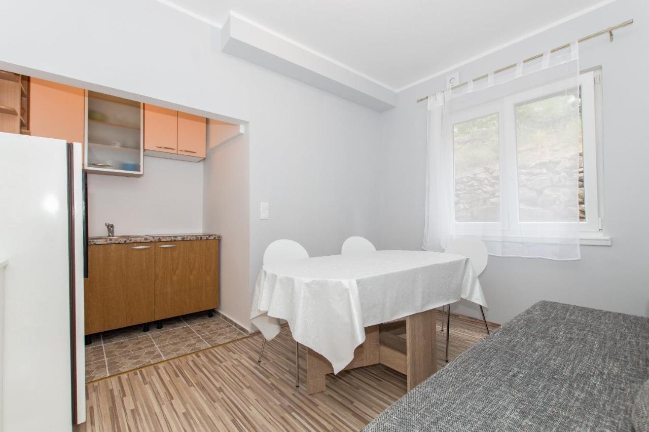 Near The Beach Apartments Jagodia Brela Ngoại thất bức ảnh