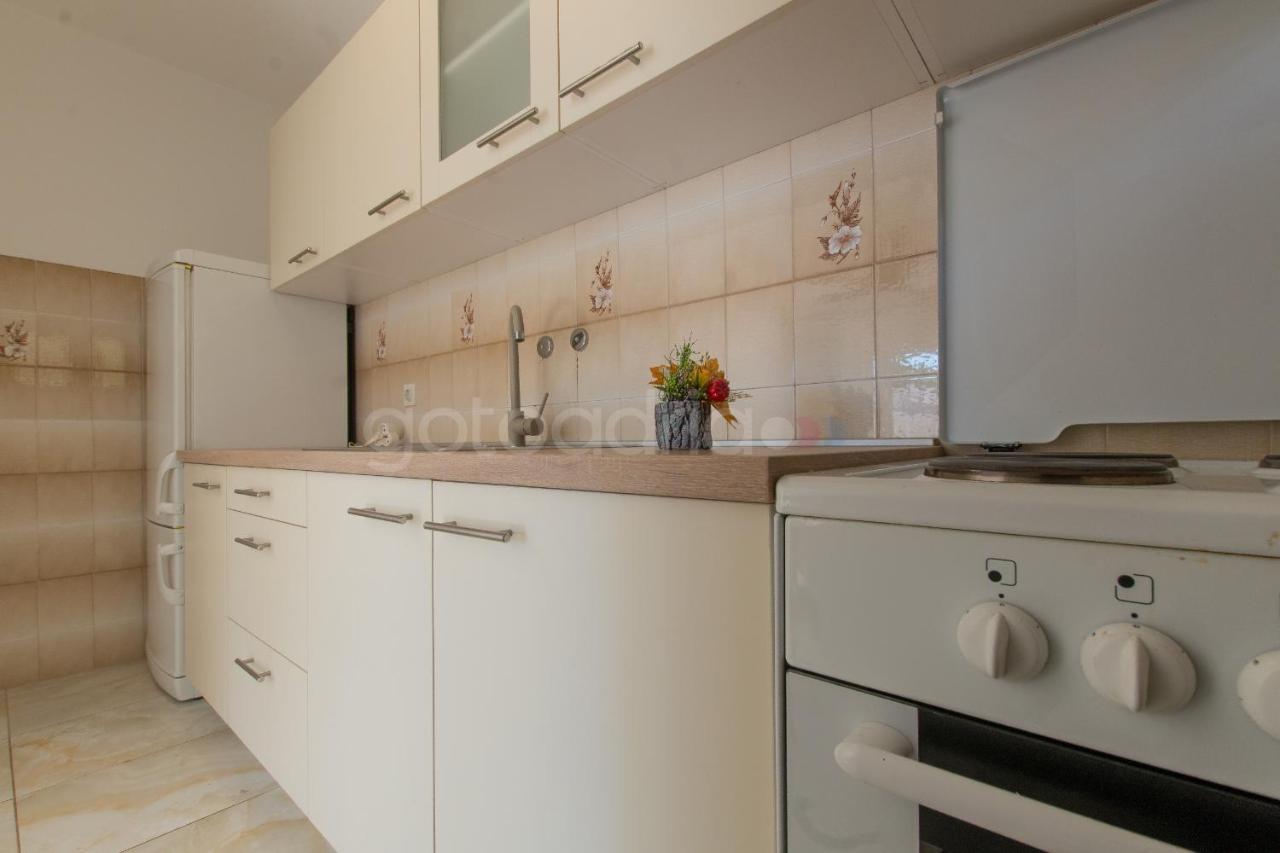 Near The Beach Apartments Jagodia Brela Ngoại thất bức ảnh