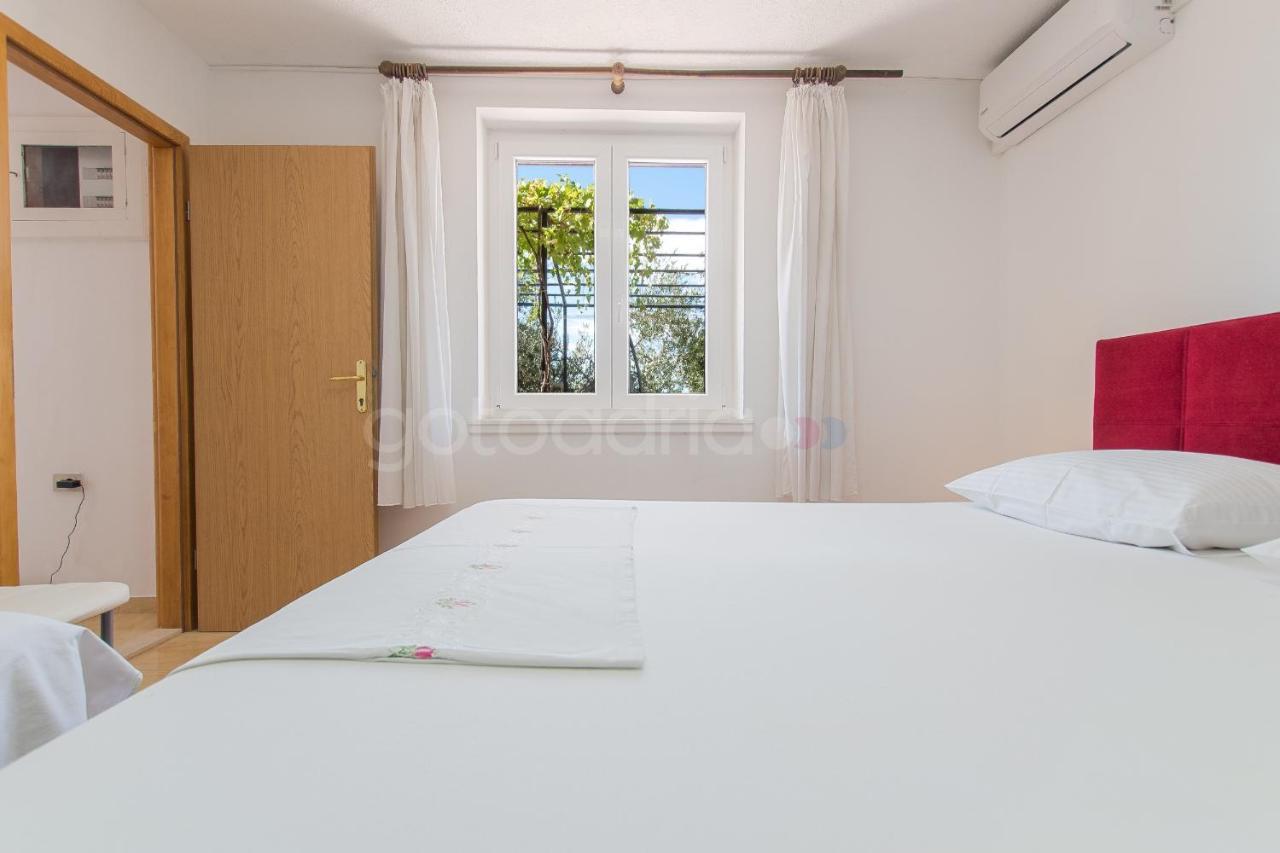 Near The Beach Apartments Jagodia Brela Ngoại thất bức ảnh