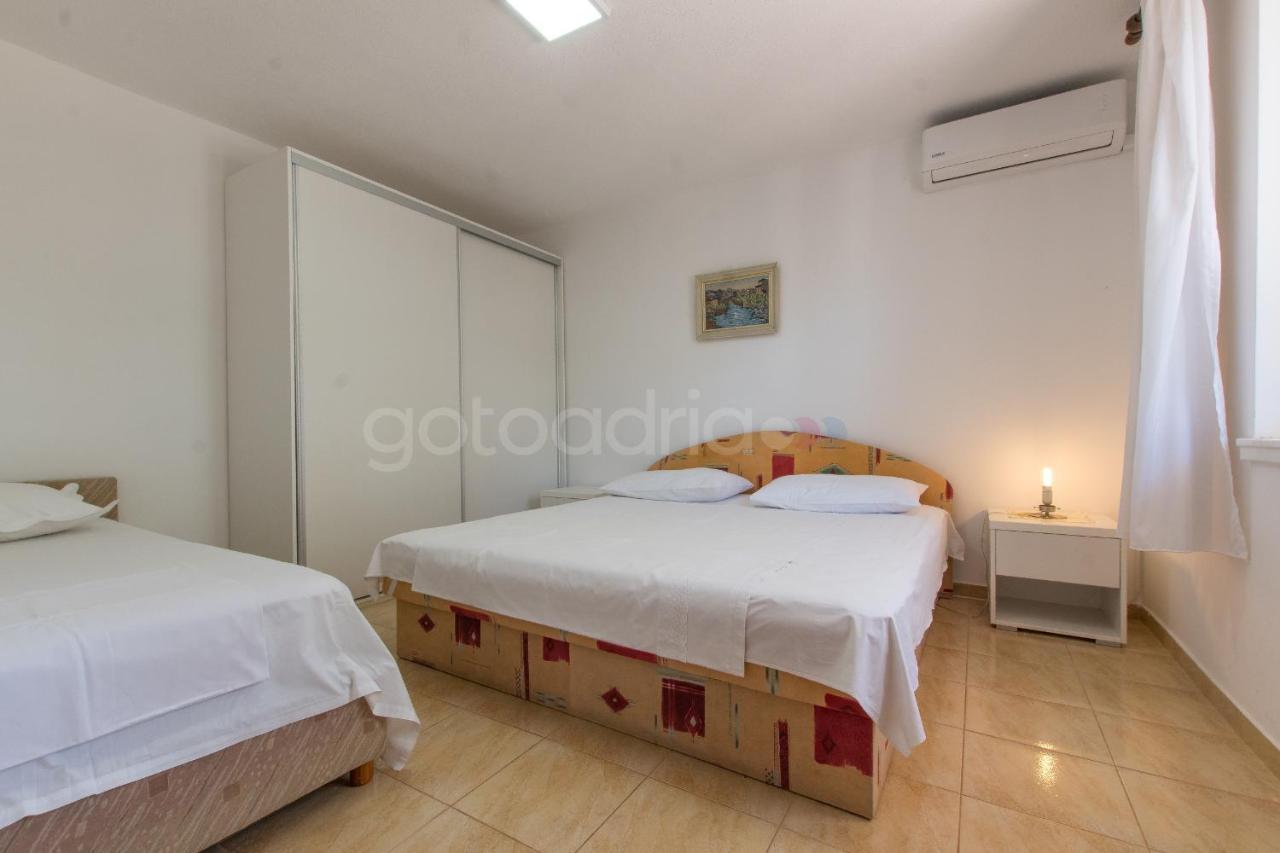 Near The Beach Apartments Jagodia Brela Ngoại thất bức ảnh