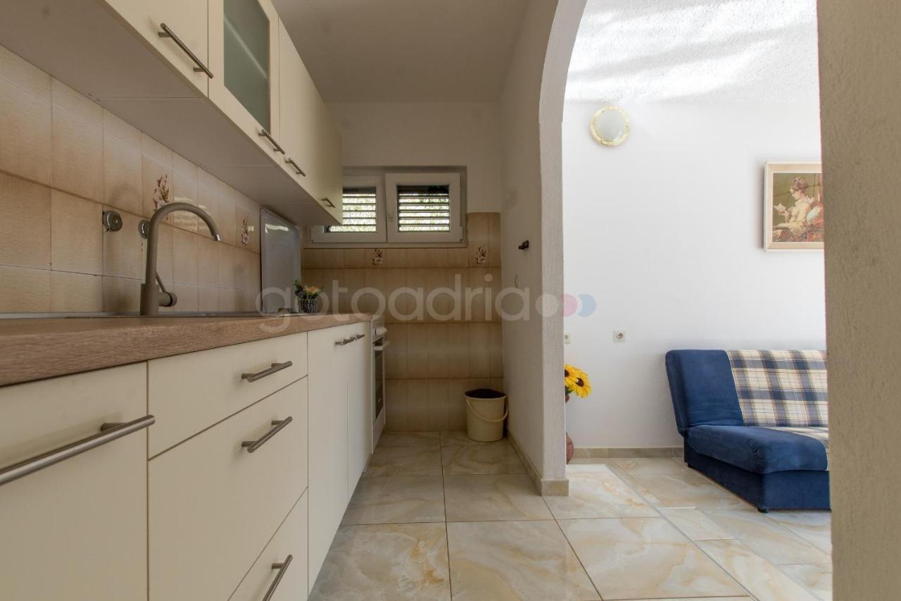 Near The Beach Apartments Jagodia Brela Ngoại thất bức ảnh