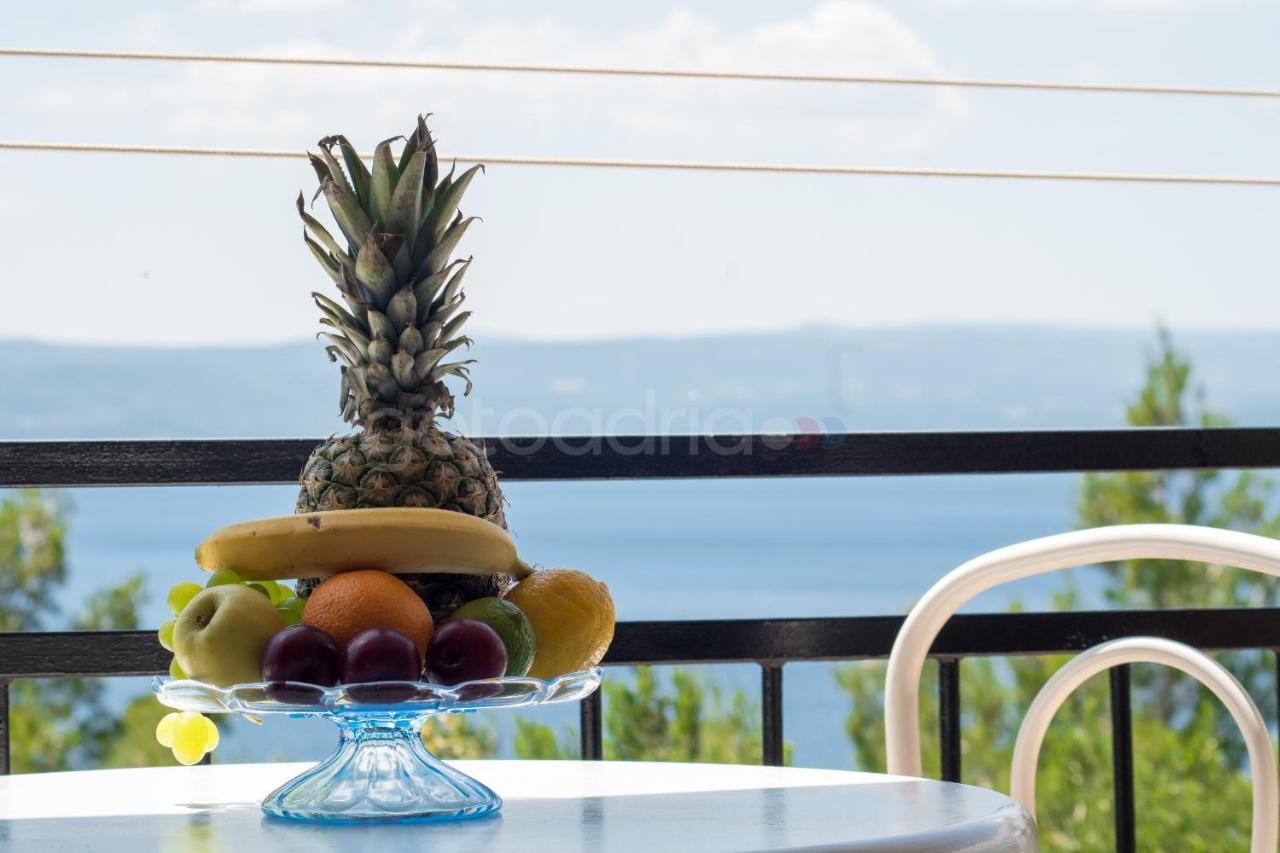 Near The Beach Apartments Jagodia Brela Ngoại thất bức ảnh